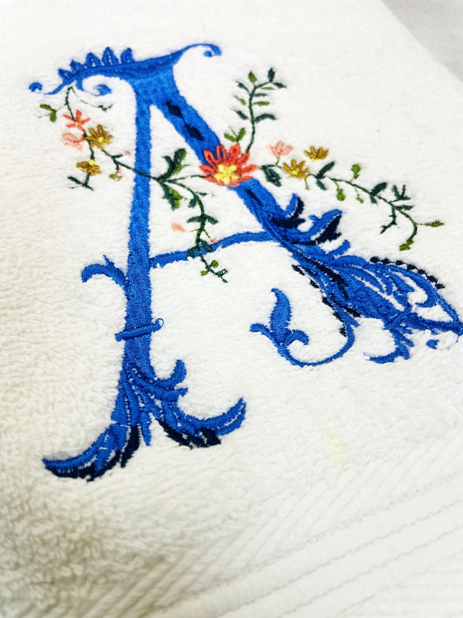 Li’ll Pumpkins Initial Theme Personalized 100% cotton Bath Towel for all age 500 GSM quality (set of 1), Color - White